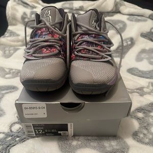 Kids Kyrie 5’s size 12 great condition